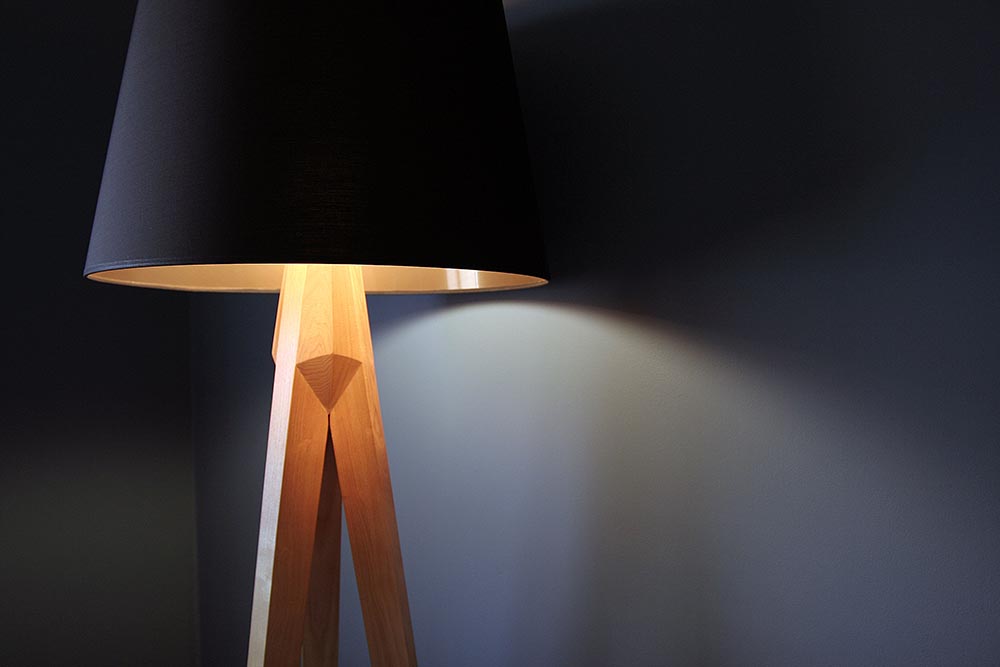 Lights In Your House Are Flickering, How To Fix A Flickering Table Lamp