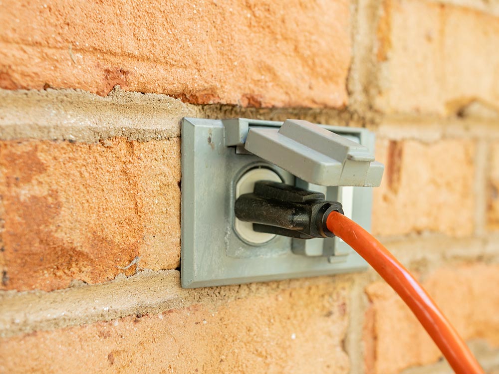 Can You Wire Outdoor Lights To A Plug?